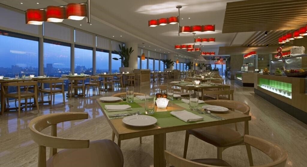 Панорама The Westin Mumbai Garden City 5*