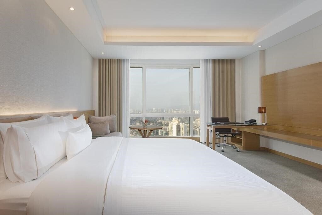 Фото The Westin Mumbai Garden City 5*