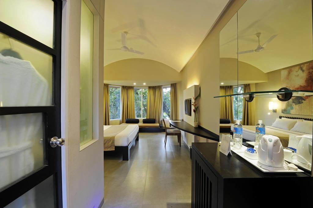 Изображение Whispering Palms 4*