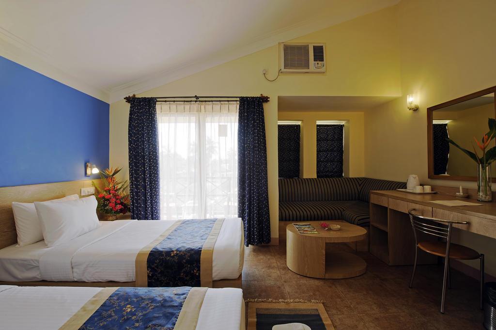 Панорама Whispering Palms 4*