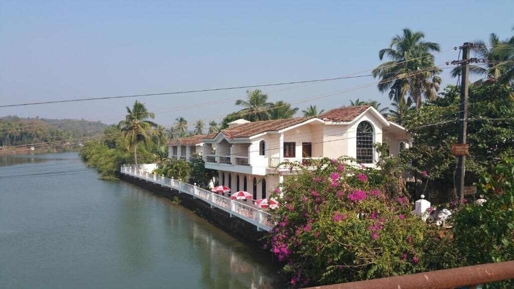 Апартаменты Riverside Resort Deluxe 3*