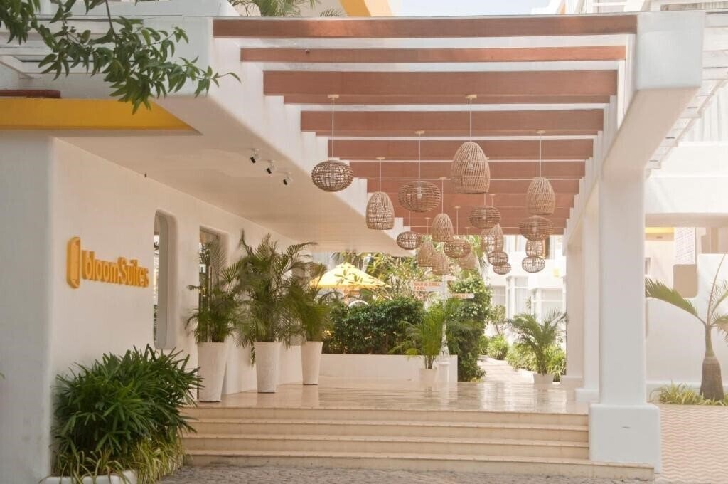 Апартаменты Bloom Suites 4*