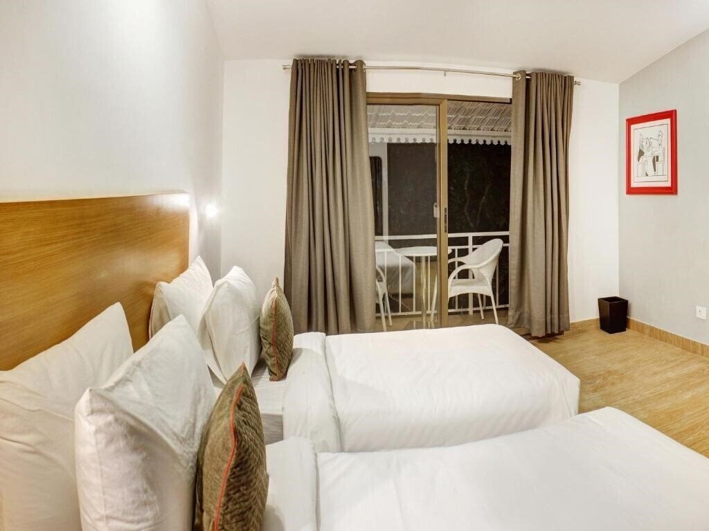 Фото Oceans 7 Ashwem (ex. OYO Townhouse Ashvem) 3*