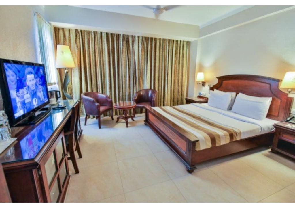 Панорама Neelams The Glitz 4*