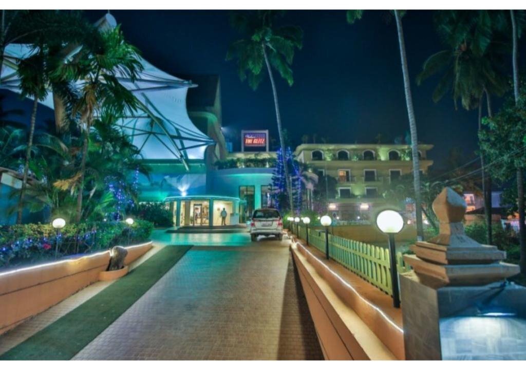 Отель Neelams The Glitz 4*