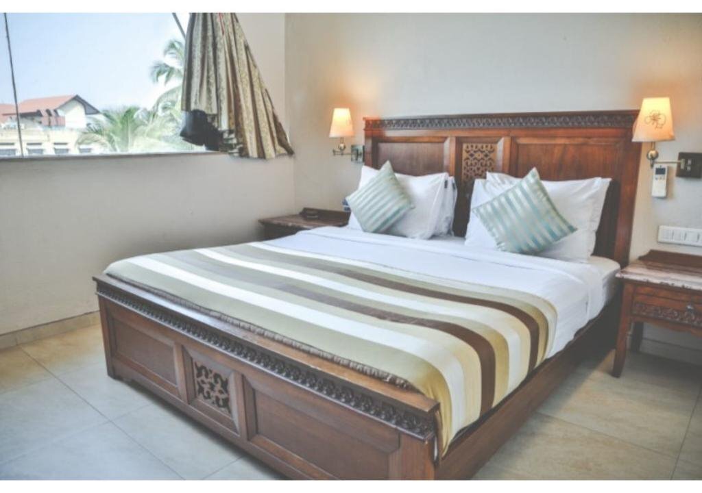 Апартаменты Neelams The Glitz 4*