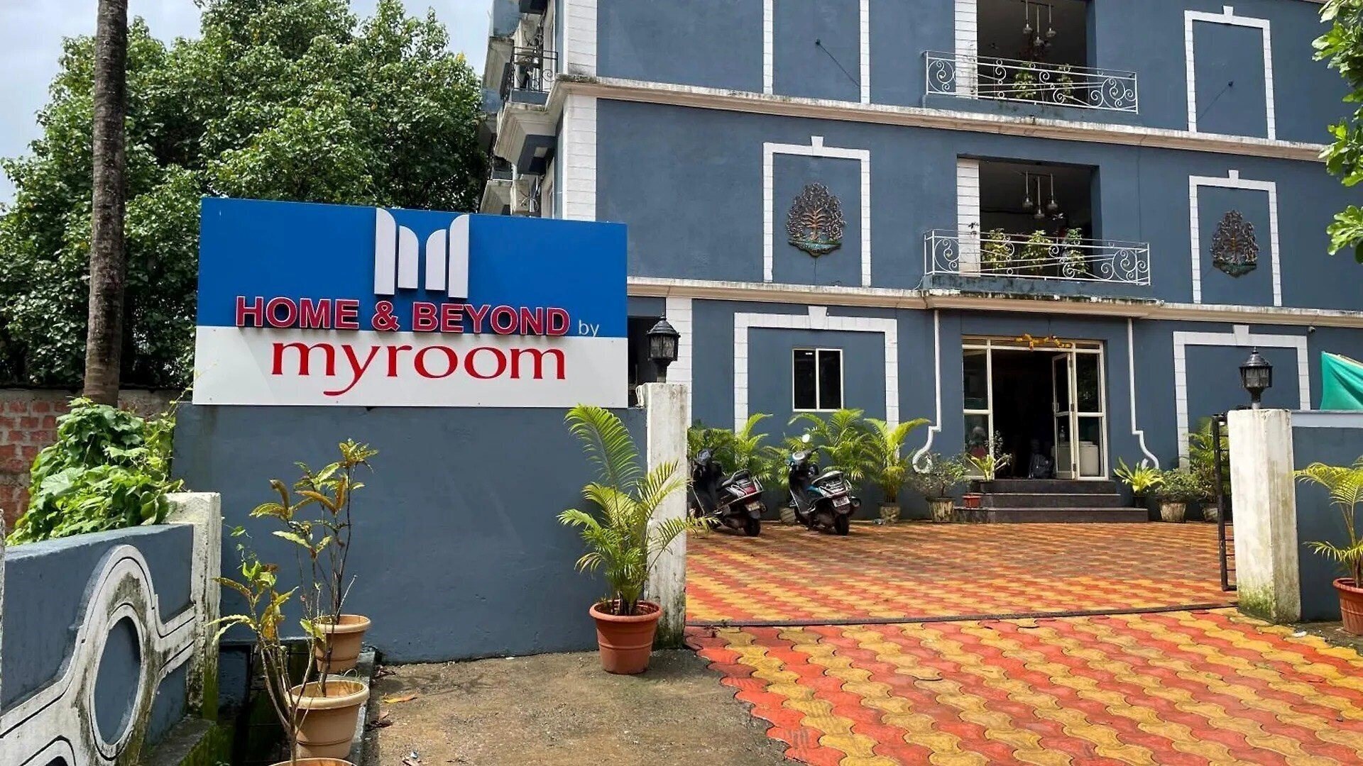 Территория Home & Beyond by Myroom (ex. Home & Beyond by Motelux Hotels) 2*