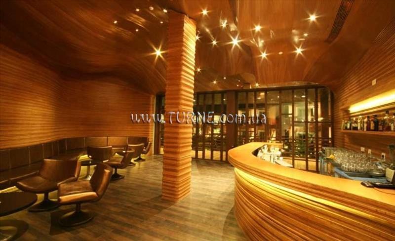 Территория The Golden Crown Hotel 4*