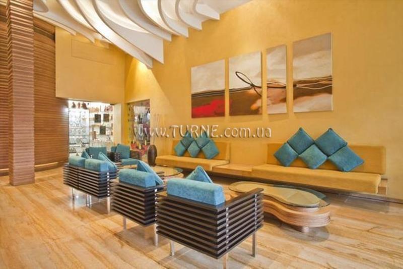 Вид The Golden Crown Hotel 4*