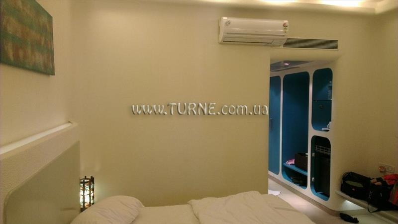 Фото The Golden Crown Hotel 4*