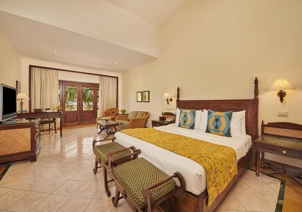 Панорама The Lalit Golf & Spa Resort Goa (ex. InterContinental The Lalit Goa Resort) 5*