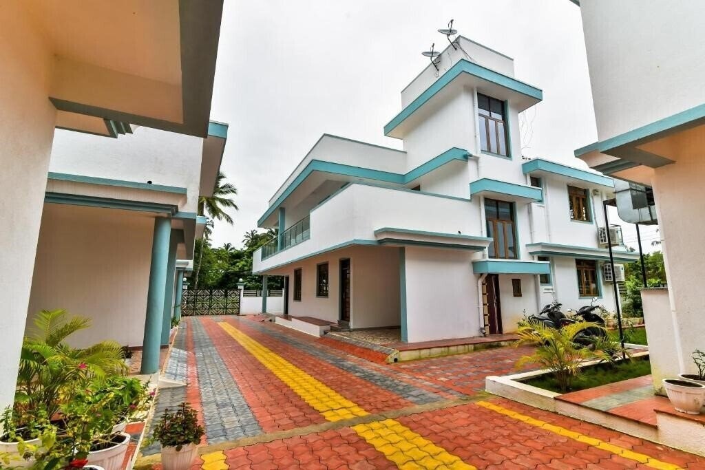 Панорама Meera Motels & Residency 1*