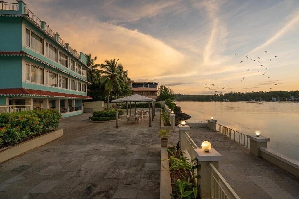 Готель Dempo River Sal 3*