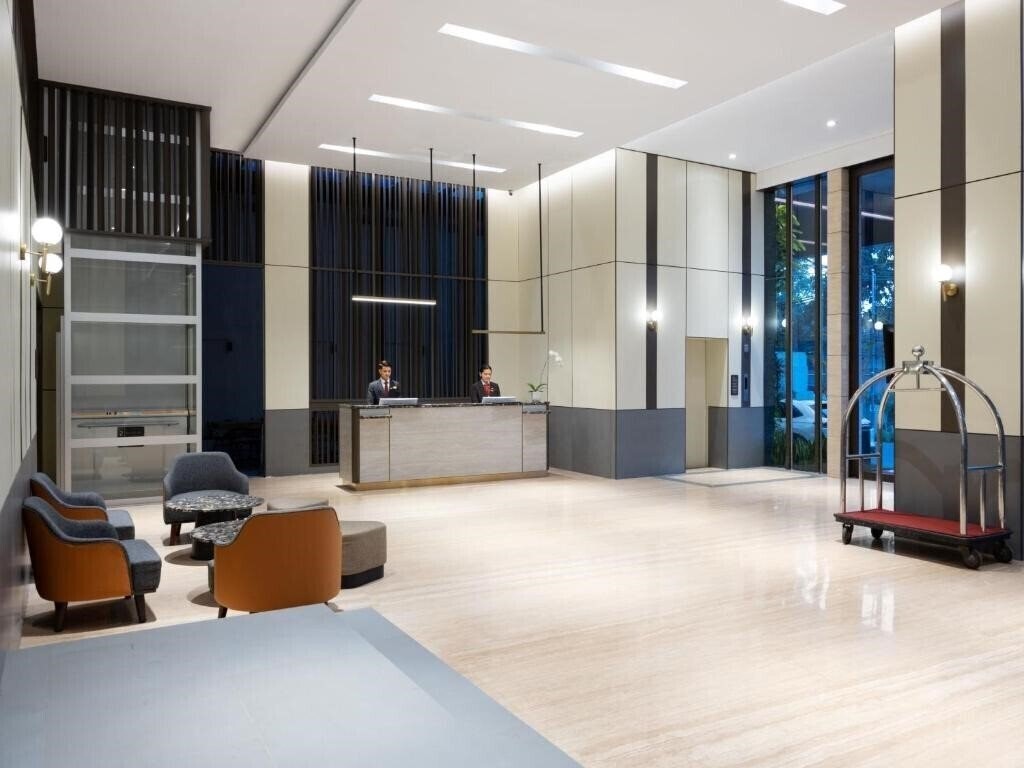 Панорама Hotel Santika Pasirkaliki 3*