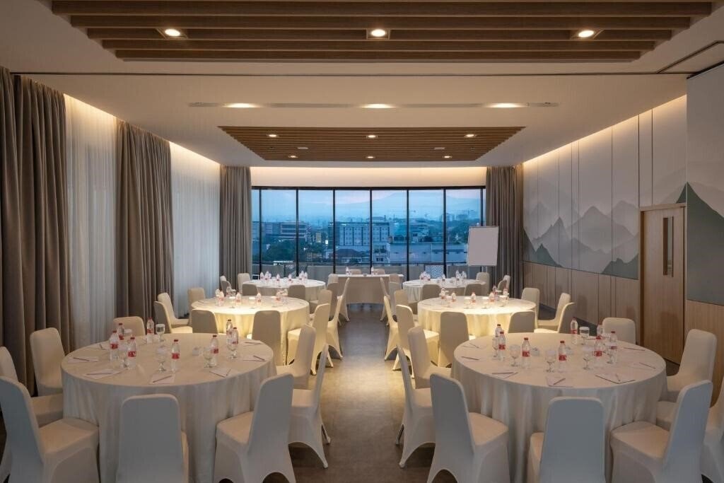 Вид Hotel Santika Pasirkaliki 3*