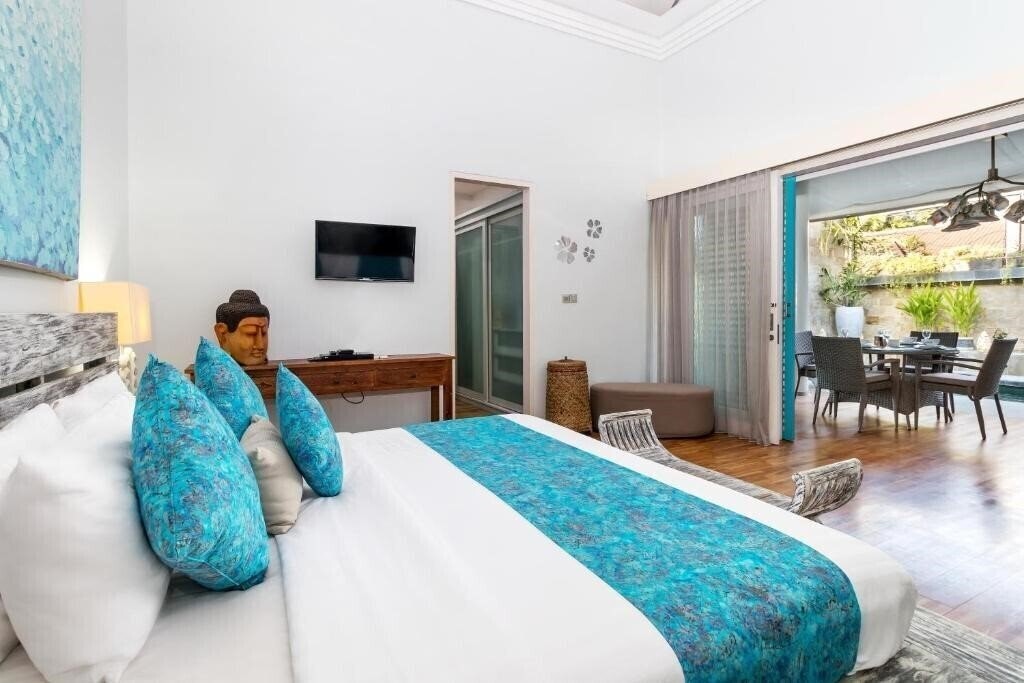 Панорама Pura Villa 4*