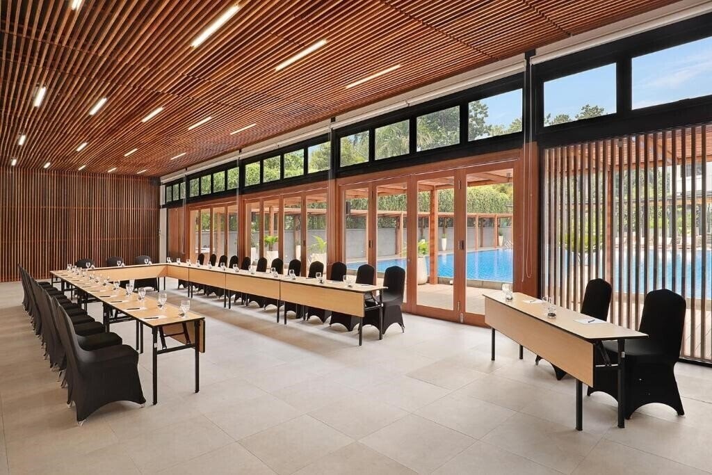 Апартаменти Atlet Century Park 4*