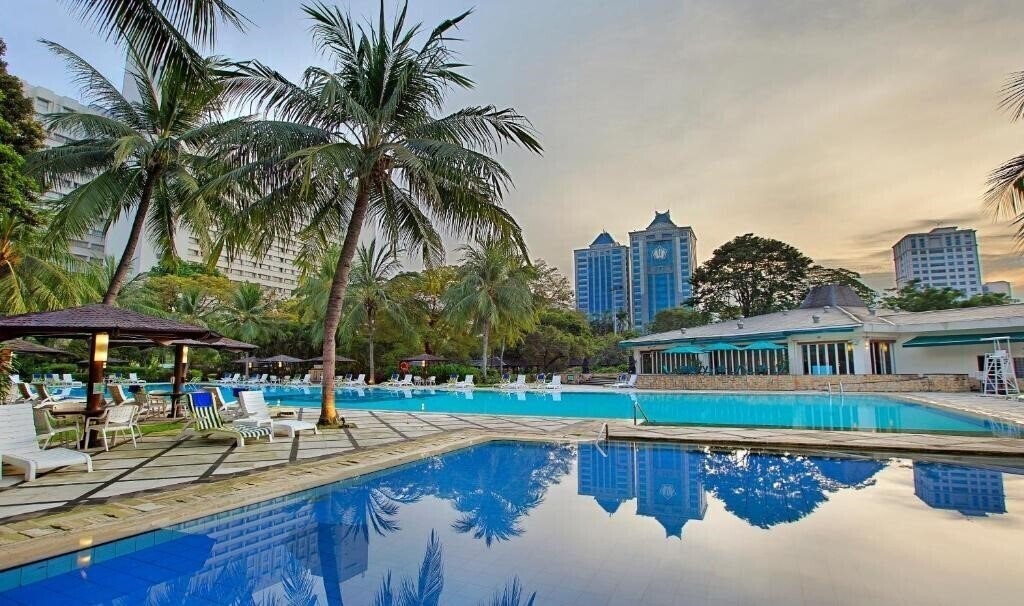 Отель Borobudur Jakarta 4*