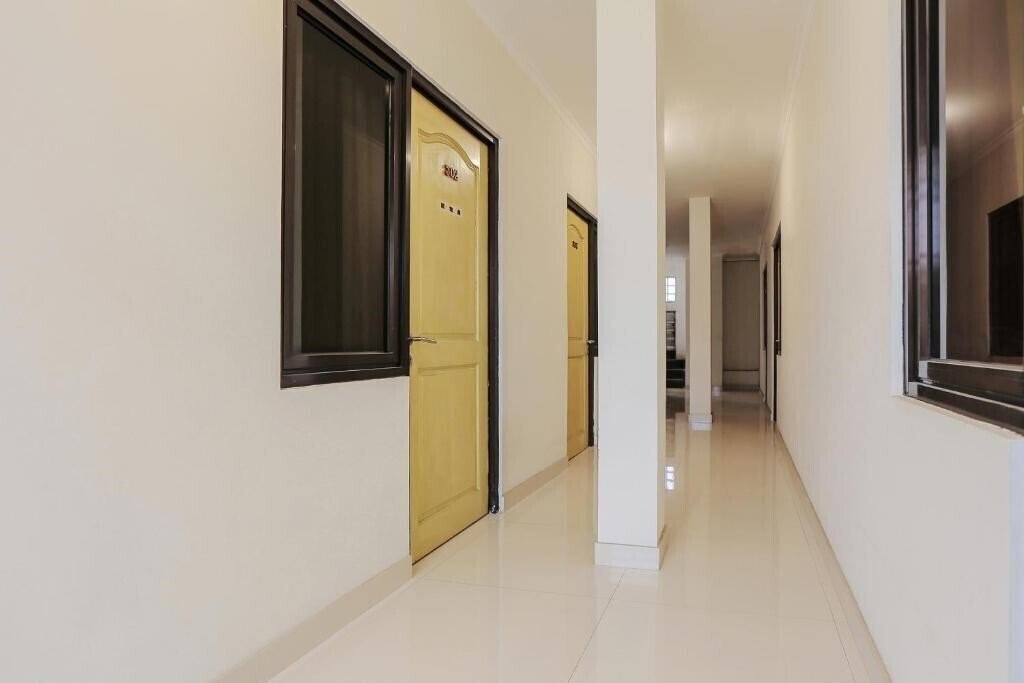 Фотографія Oyo 141 Fatmawati Cozy Residence 2*