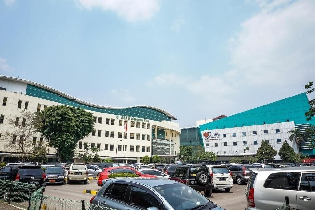 Апартаменти Oyo 141 Fatmawati Cozy Residence 2*