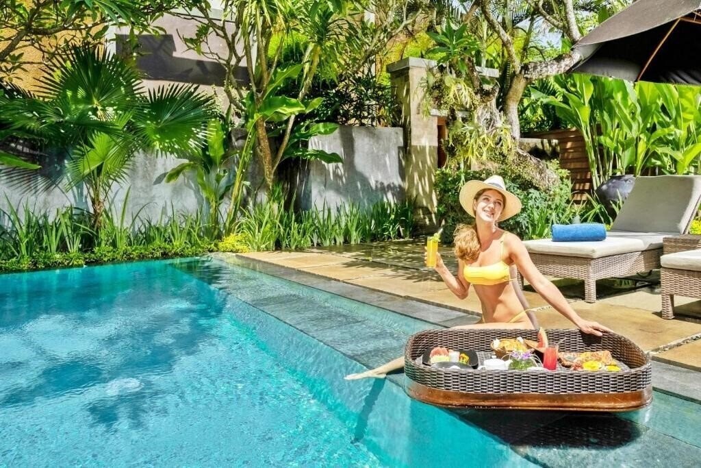 Изображение Mayaloka Villas Seminyak 3*