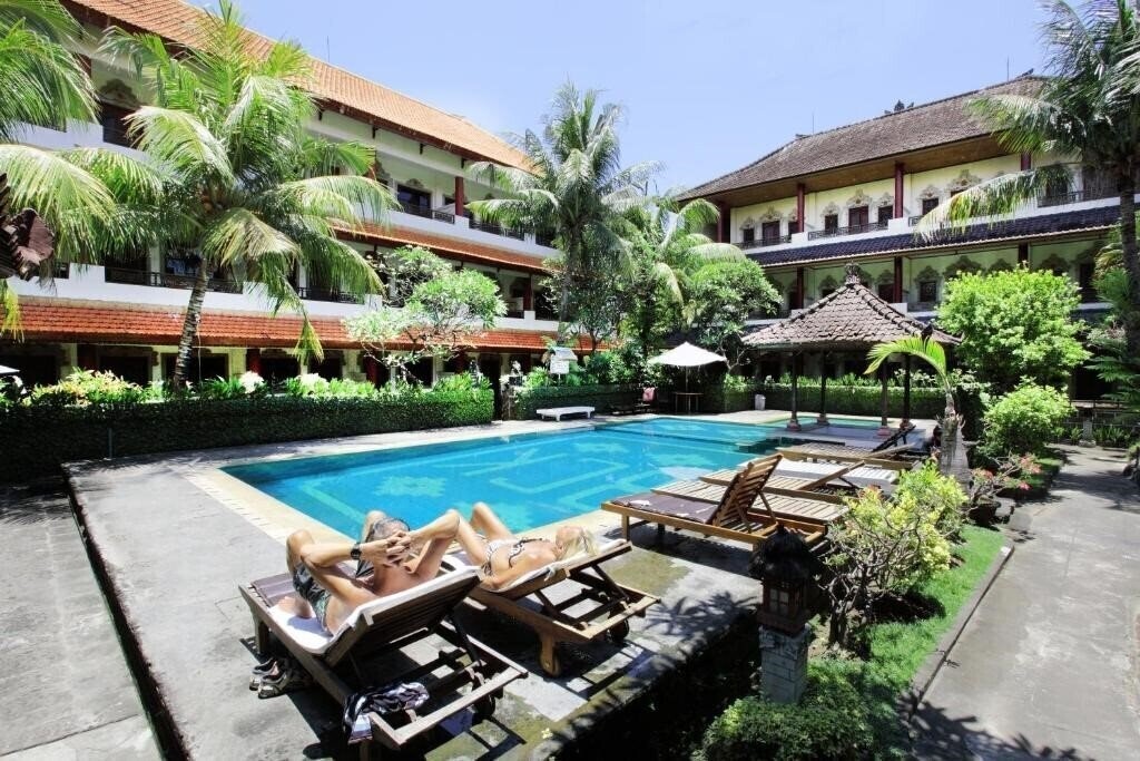 Готель Bakung Sari Resort Kuta 3*