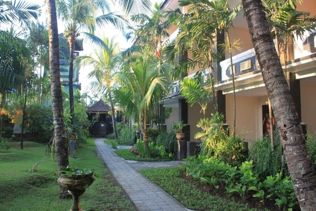 Вид Bakung Beach Resort 3*