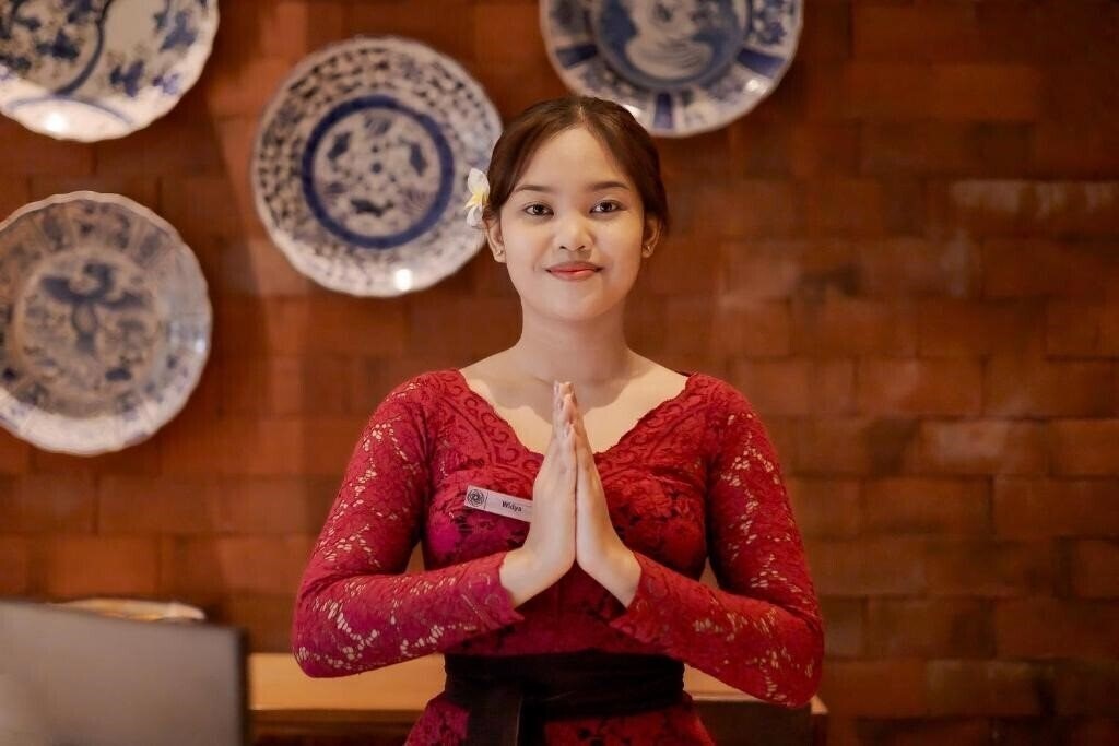 Панорама Fourteen Roses Legian 3*