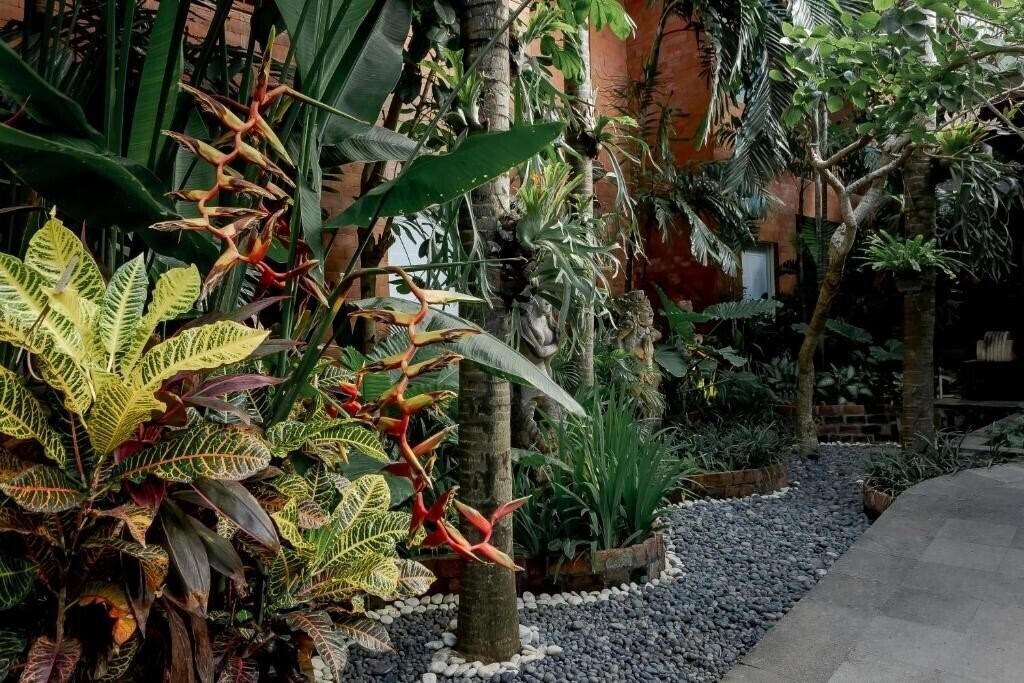 Вид Fourteen Roses Legian 3*