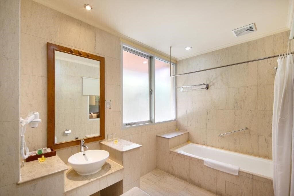 Панорама Grand Istana Rama 4*