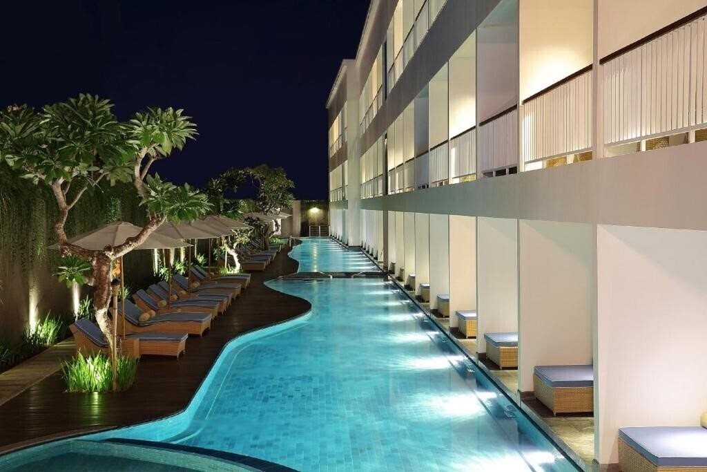 Готель Ossotel Legian Bali 4*