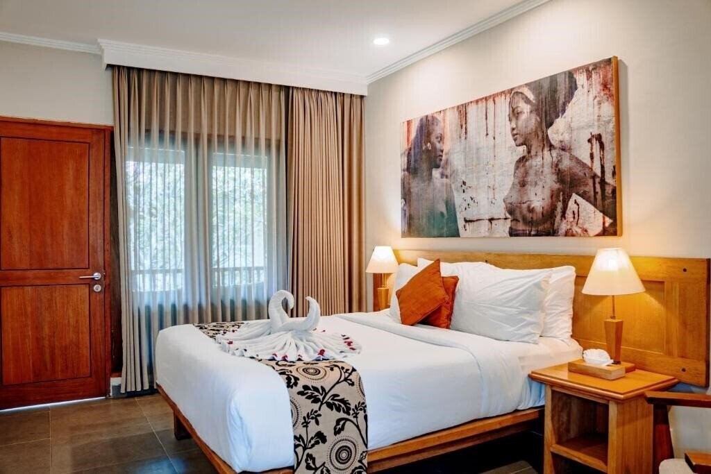 Панорама Puri Raja 3*