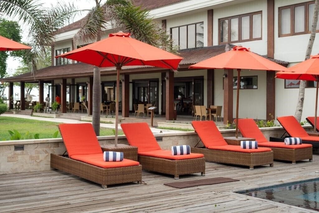 Территория Hotel Ombak Sunset 4*