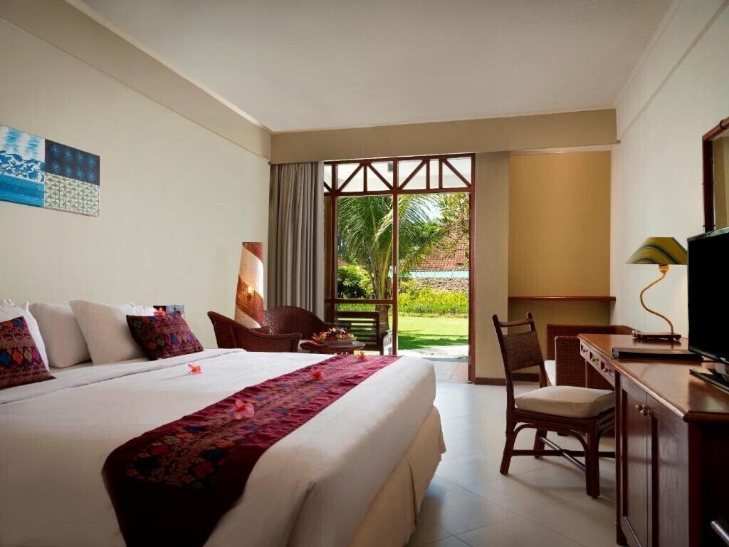 Панорама Holiday Resort Lombok 4*