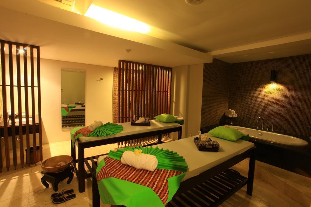 Вид Grand Whiz Nusa Dua 4*