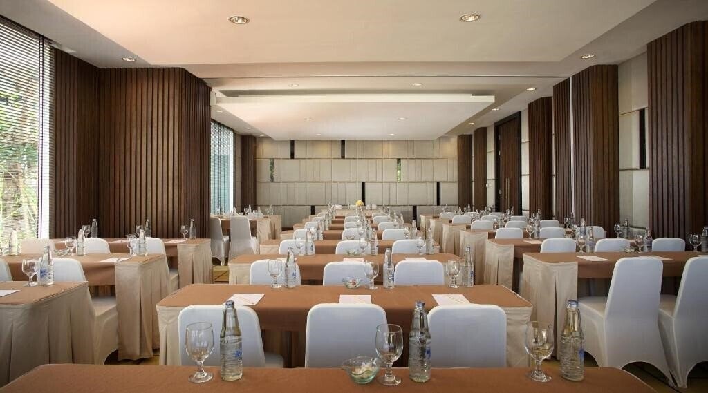 Апартаменти Hotel Santika Siligita 3*