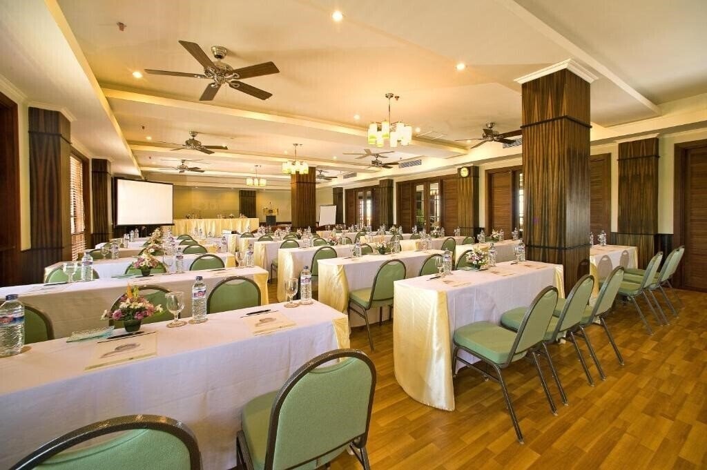 Территория New Kuta Hotel by Lorin 4*