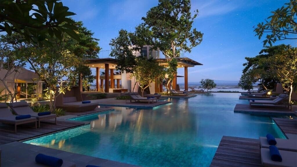Территория Maya Sanur Resort & SPA 5*