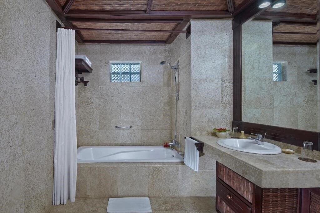 Фотографія Tjampuhan & SPA 3*