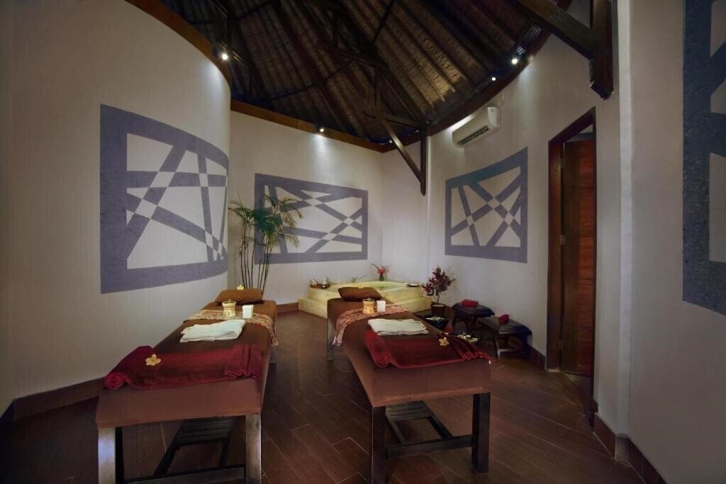 Апартаменти Aston Sunset Beach Resort - Gili Trawangan 4*