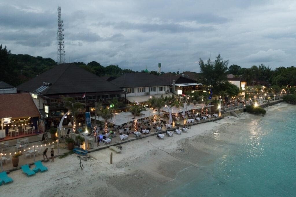 Фото Scallywags Resort Gili Trawangan 4*