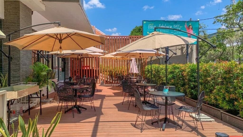 Вид Artotel Surabaya 3*