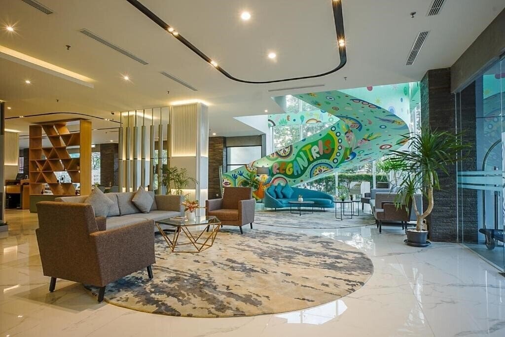Панорама Artotel Surabaya 3*