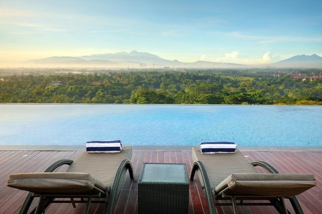 Вид Hotel Ciputra Cibubur 4*