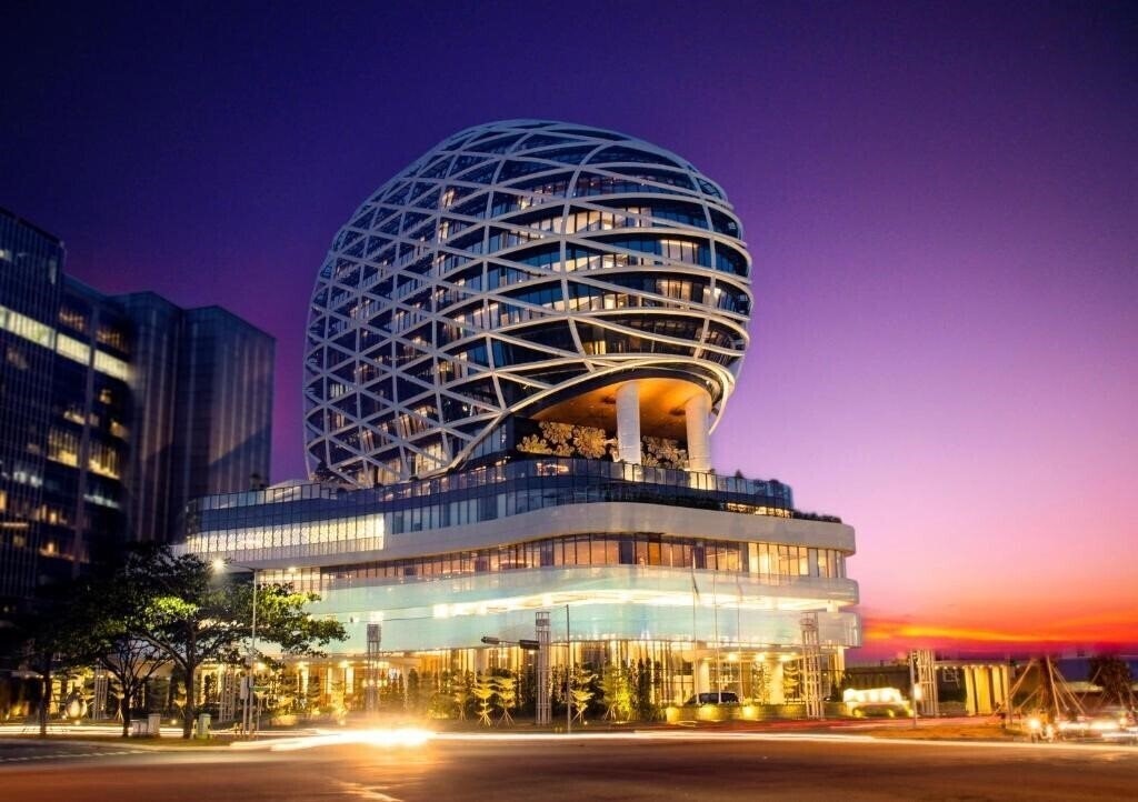 Отель Jhl Solitaire Gading Serpong 5*