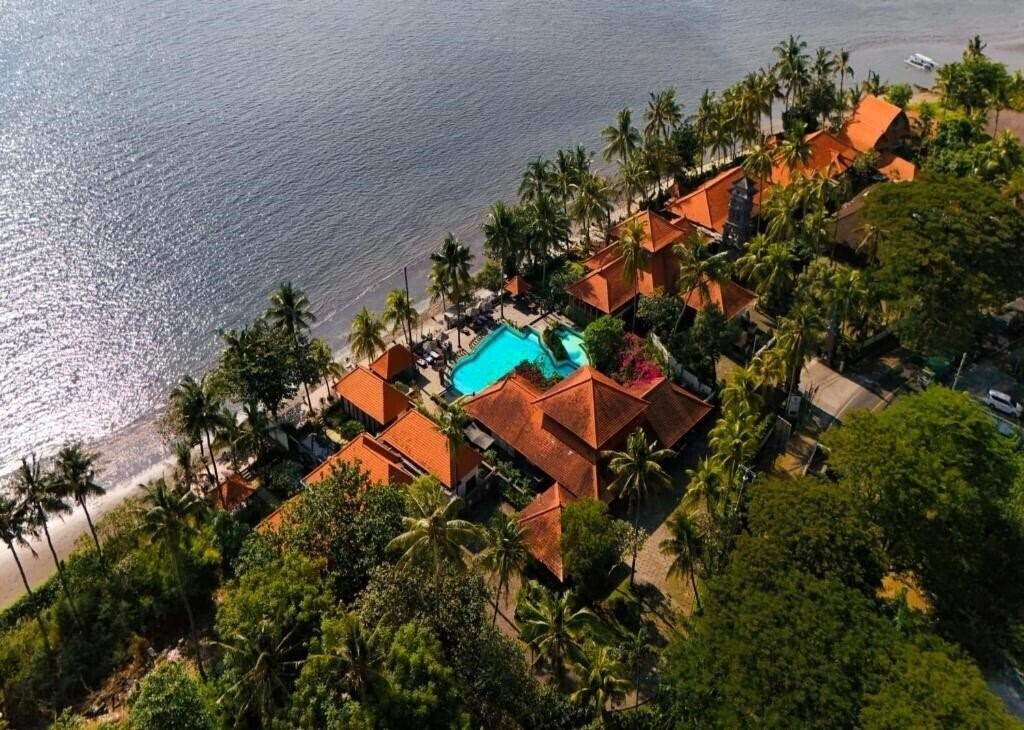 Готель Nugraha Lovina Seaview Resort & SPA 3*
