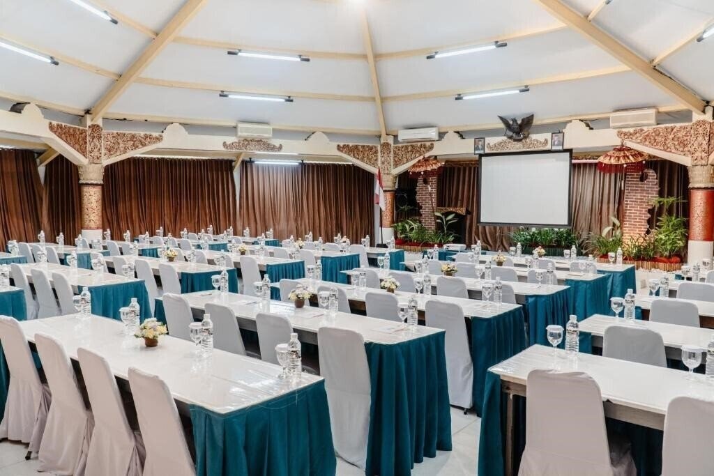 Апартаменти Palm Beach Hotel & Resort 3*