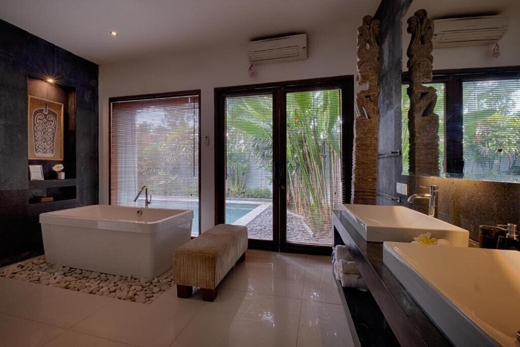 Фото Kutus Kutus Canggu Villa 3*
