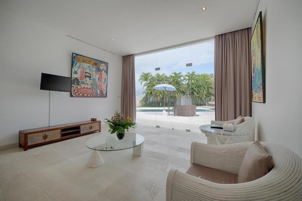 Фотографія Kutus Kutus Canggu Villa 3*