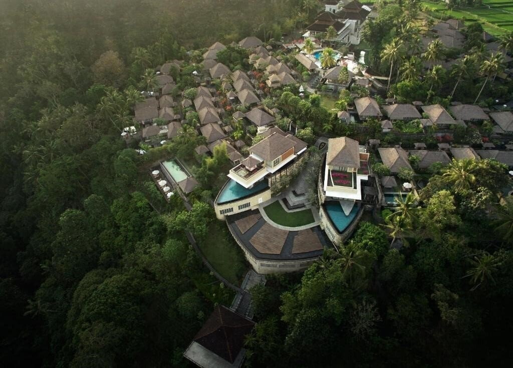 Отель Kamandalu Resort & SPA 5*